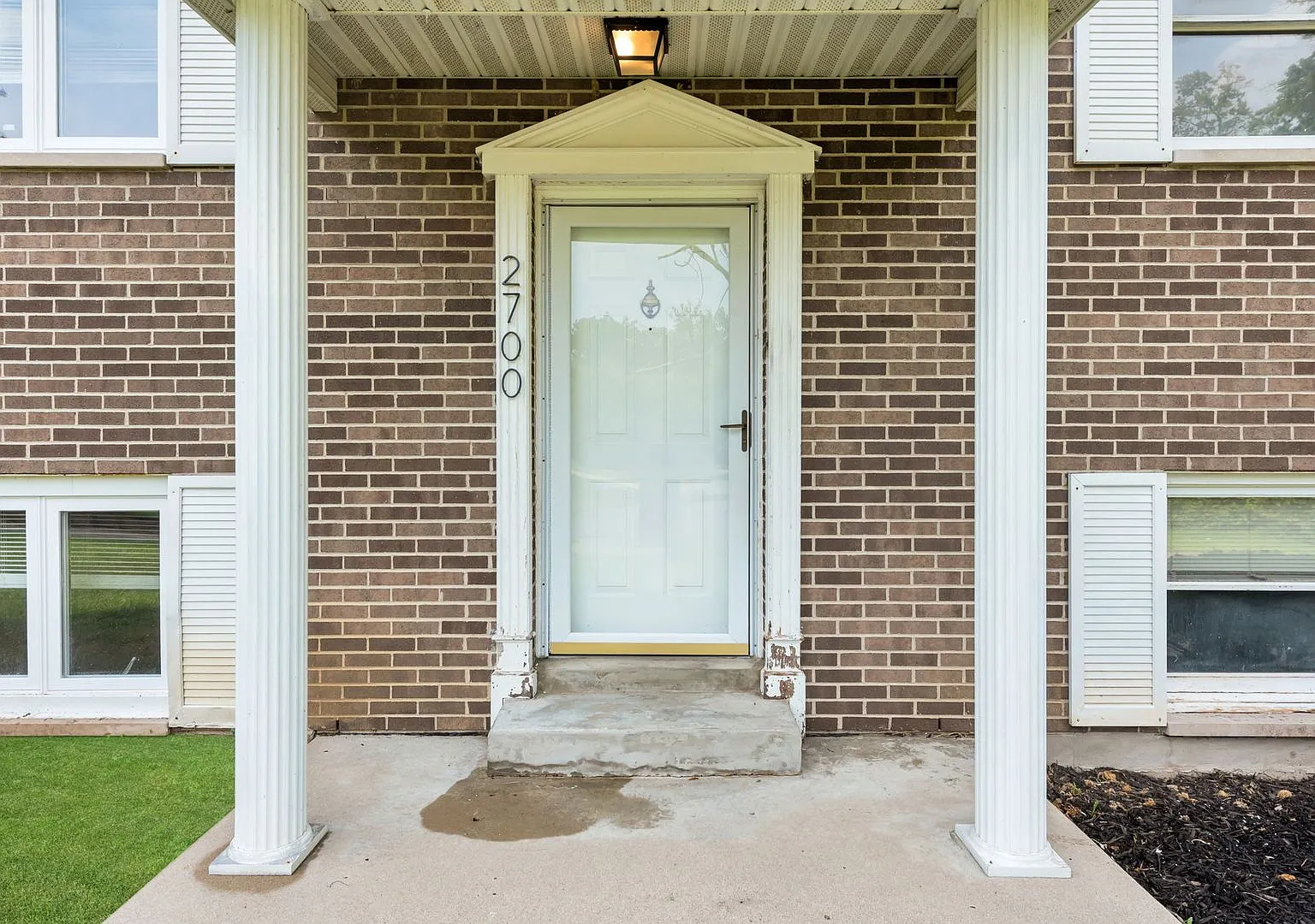 Westwood- Updated 3 Bedroom 2.5 Bath Brick Home. — Photo 4