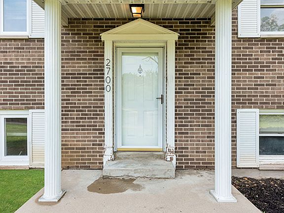 4th image of 2700 Queenswood Dr