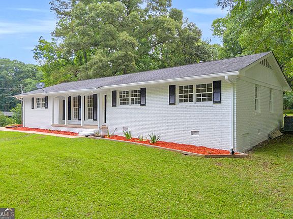 2nd image of 210 Edgewood Dr