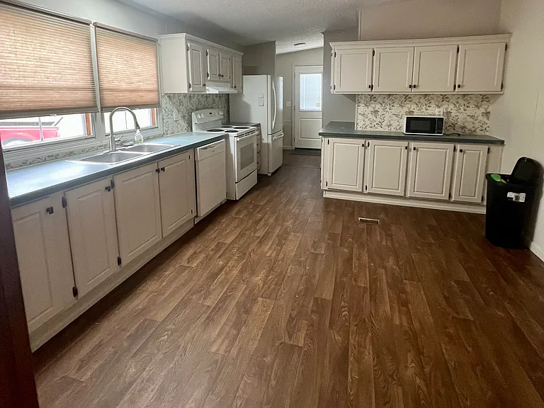 2652 Riverside Dr — Photo 4