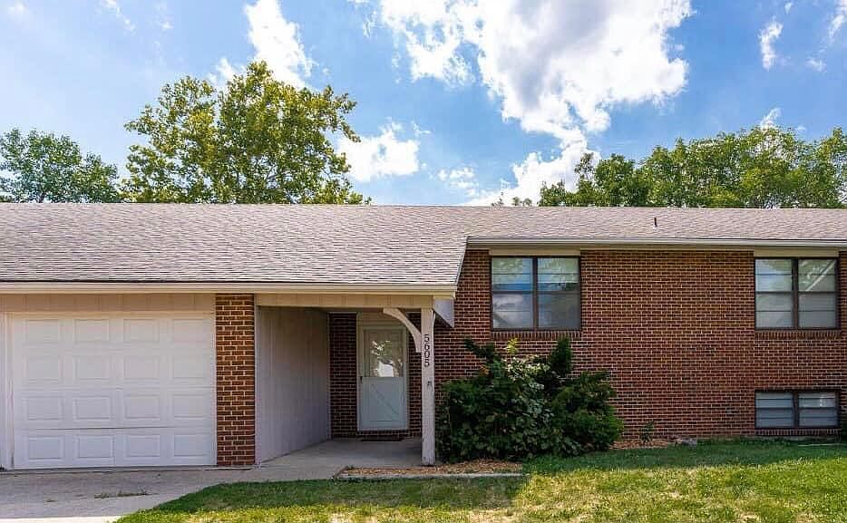 1st image of 5605 E Pinehurst Ln