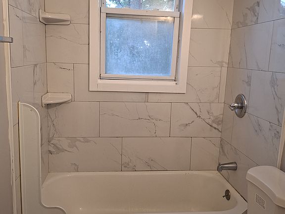 4th image of 40 Green St APT 2