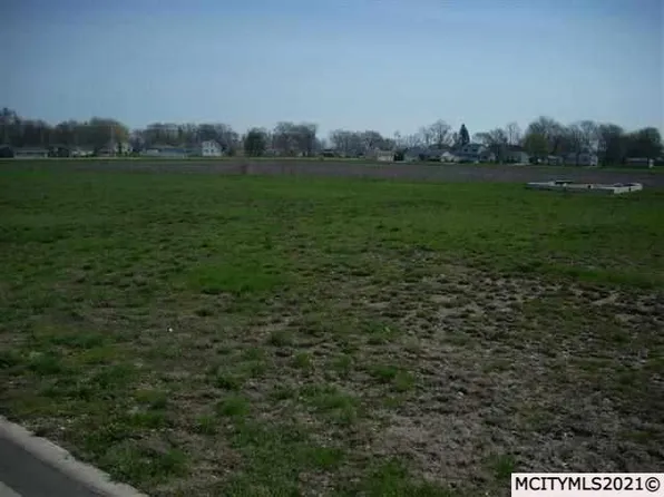 2353 Callaway Ct, Mason City, IA 50401