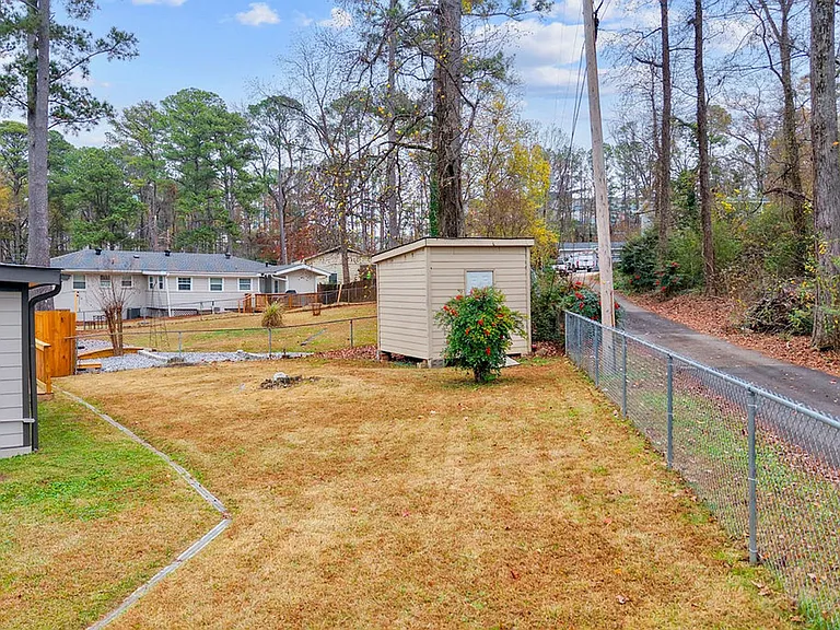 969 Oak Grove Rd — Photo 5