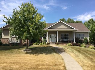 5583 Remington Rd N, Bettendorf, IA 52722