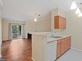 2204 Westcourt Ln APT 122, Herndon, VA 20170