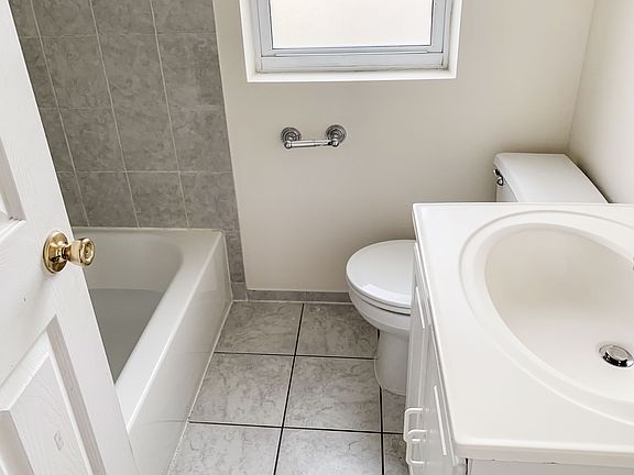 4th image of 5206 1/2 N Leavitt St #2