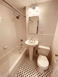 Rented by Metropolis Real Estate of Manhattan