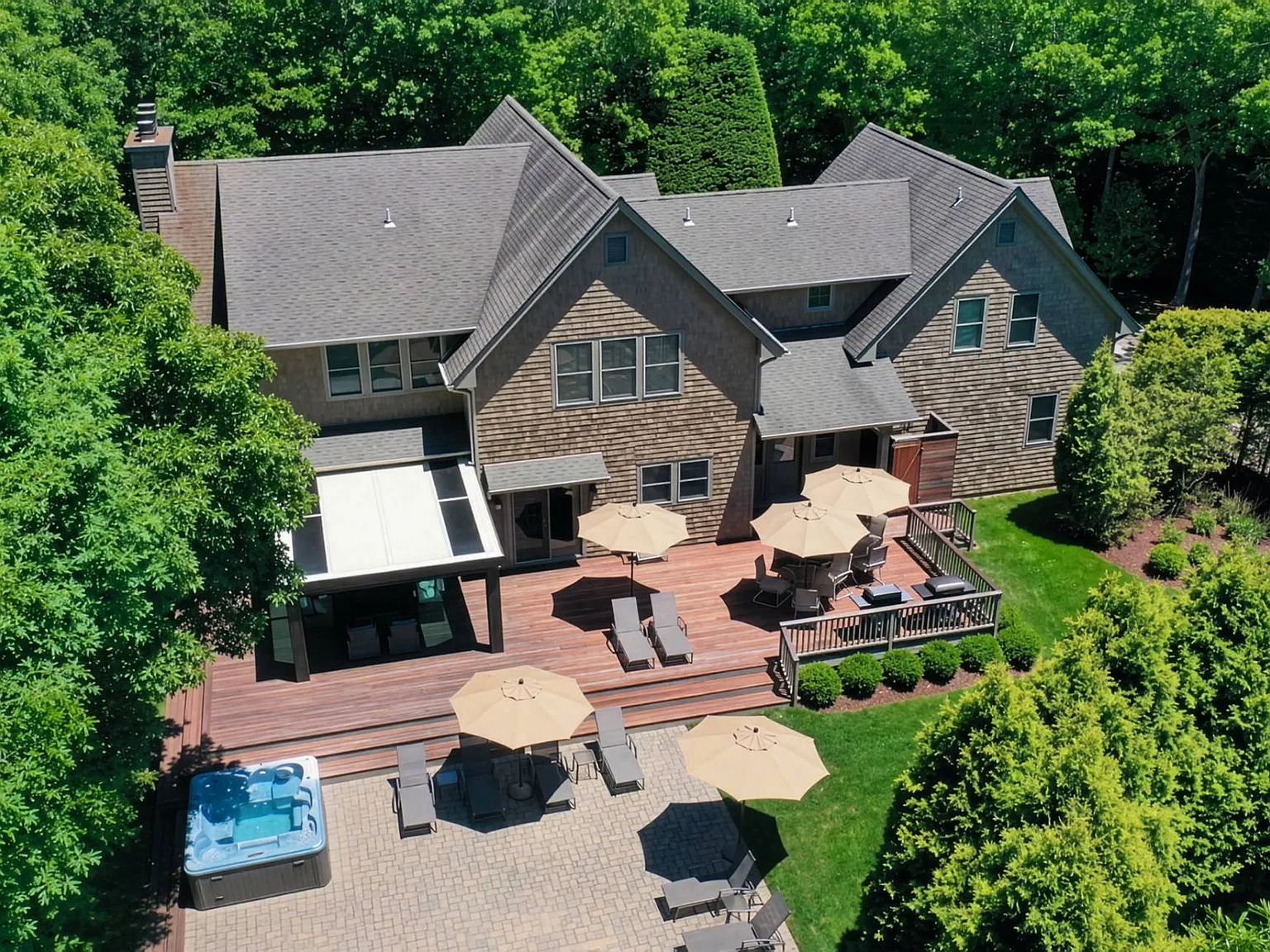 Quogue Village Six Bedroom With Pool And Tennis — Photo 3