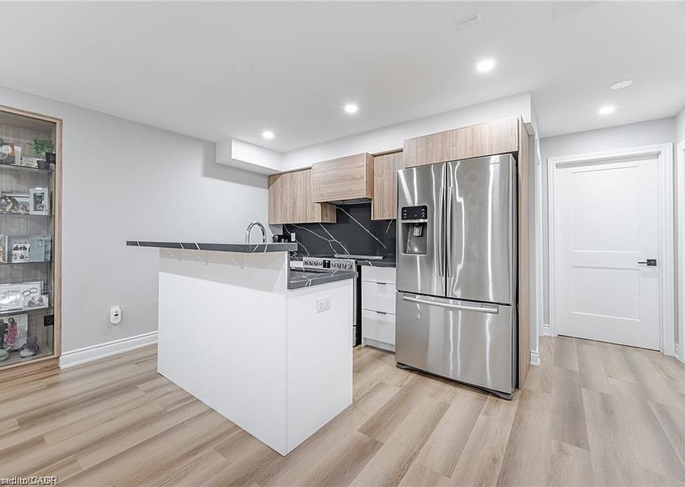 1st image of 4 Deer View Rdg