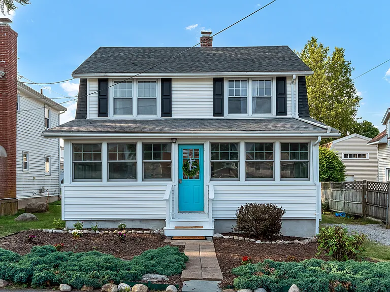 7 Whitecap Rd — Photo 1