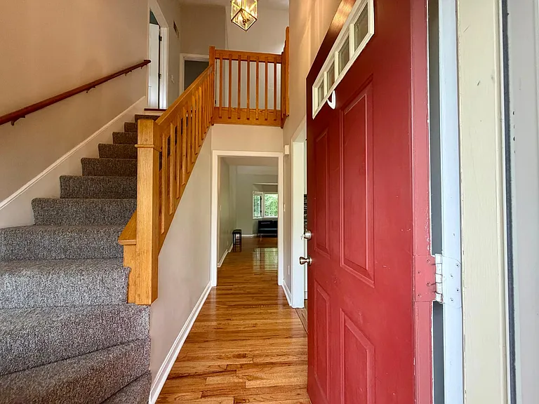 4 Turnbridge Ln — Photo 2