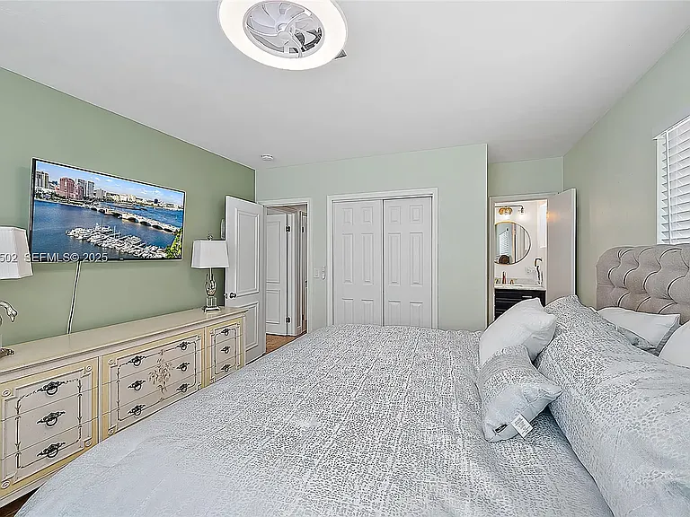 367 Riverside Dr — Photo 9