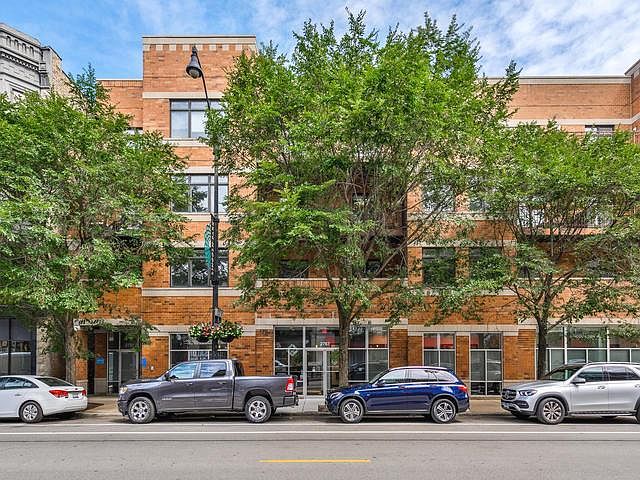 1st image of 2757 N Lincoln Ave APT 301