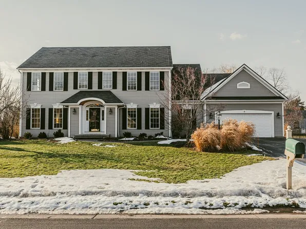 9 Delancey Ct, Pittsford, NY 14534