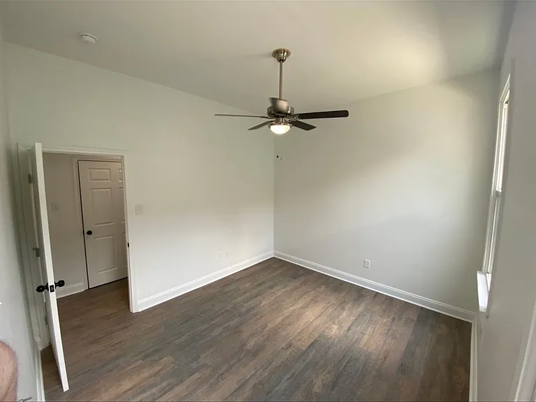 2322 Chippewa St — Photo 17