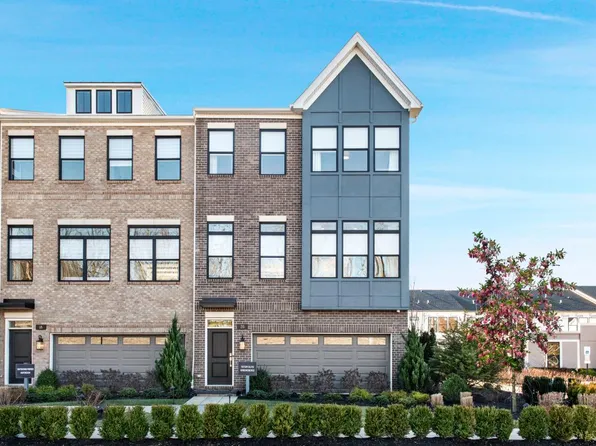 20 Augustus Dr, Middletown, NJ 07748