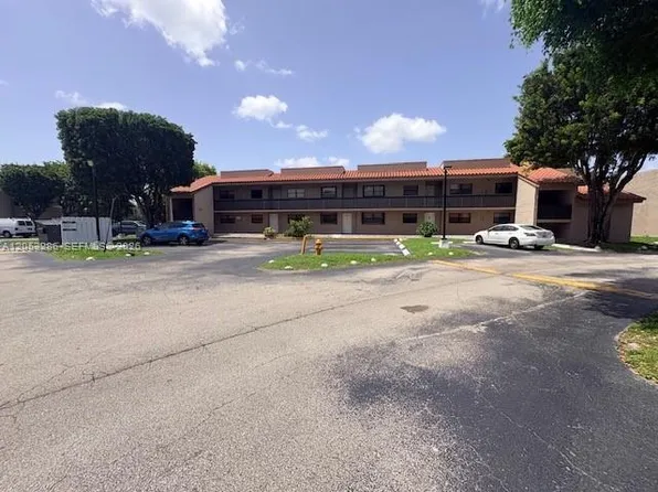 220 W Park Dr APT 104-3, Miami, FL 33172