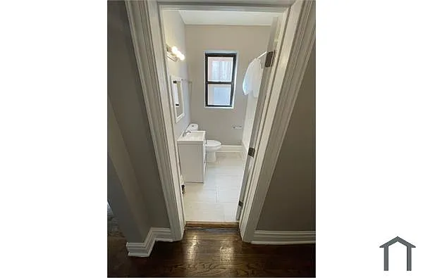 Building Photo - 11023 S Vernon Ave #3B