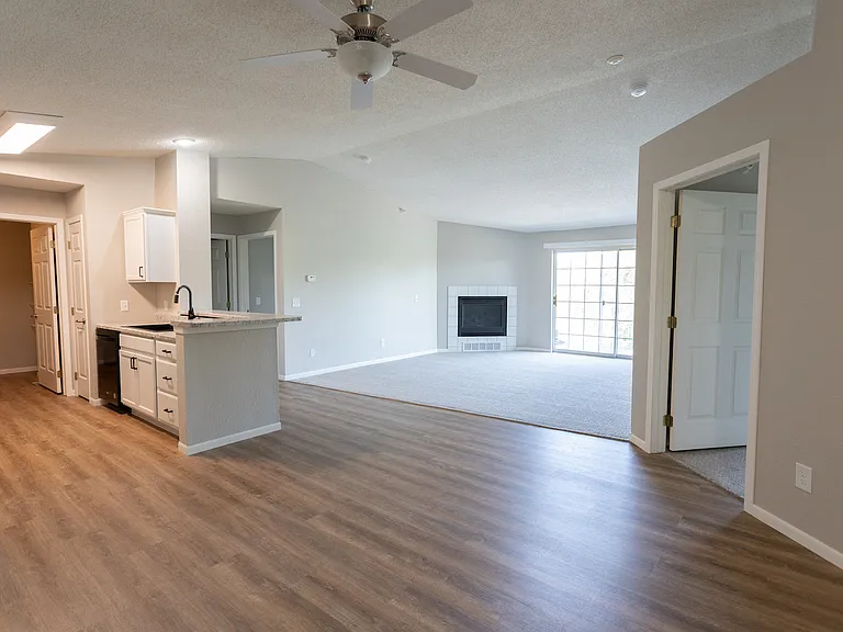 Royal Oak Apartments — Photo 6