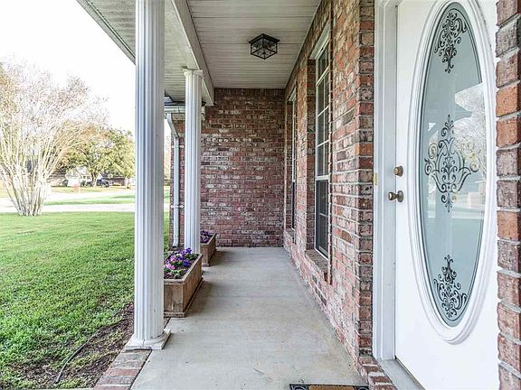 4th image of 2060 Dovefield Dr