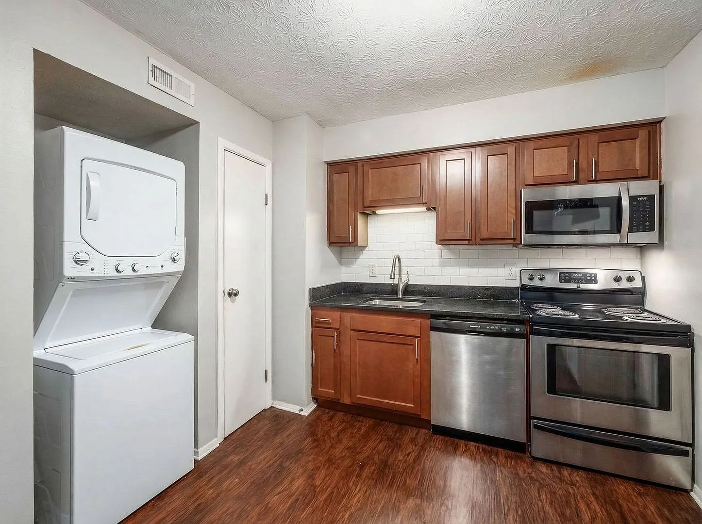 2 bed, 1.0 bath, $1,325 — Photo 4