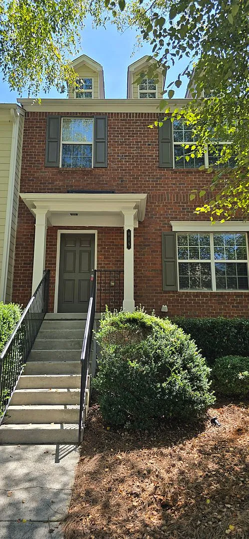 Prime Woodstock Location! — Photo 3