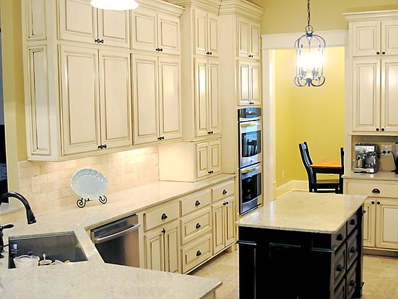 3rd image of 5682 Chene Blanc Dr