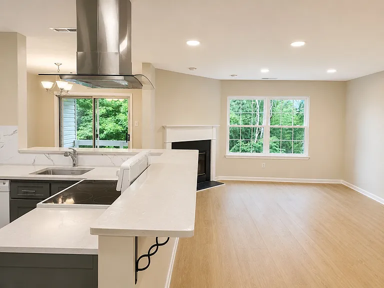 90 Bayberry Ct — Photo 2