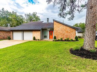 17222 Golf Club Dr, Crosby, TX 77532