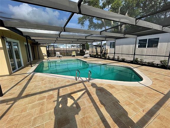 3rd image of 2335 Evans Rd