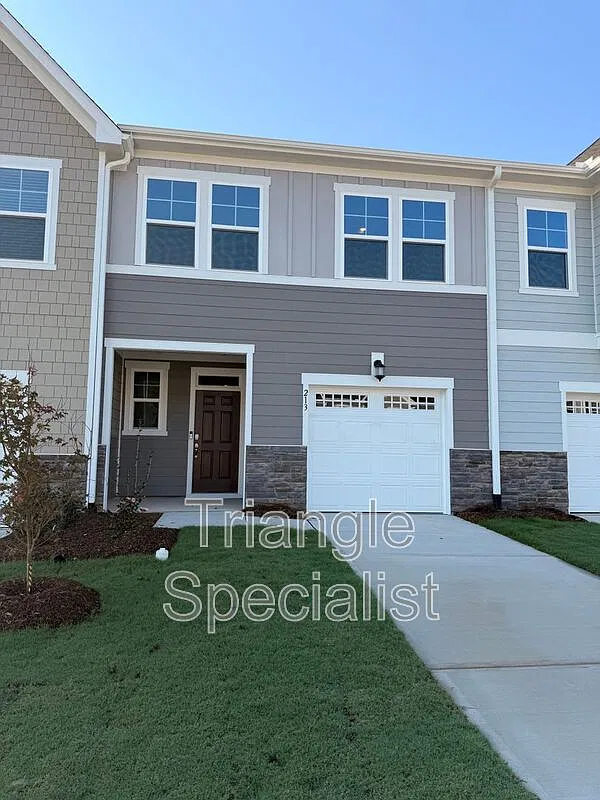 3 bed, 2.5 bath, 1792 sqft, $2,049 — Photo 1
