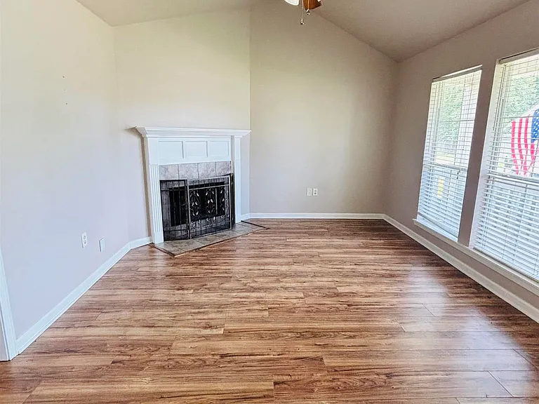 25418 Homestead Dr — Photo 3