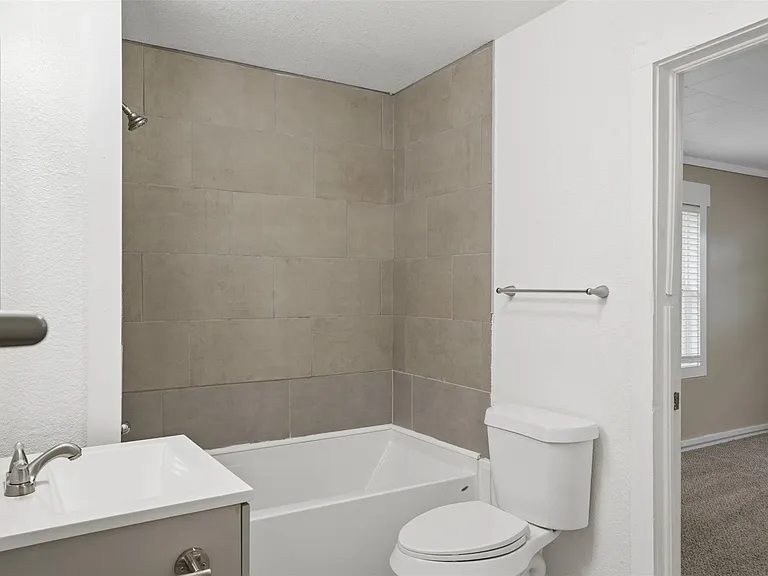 500 E Heron St — Photo 12