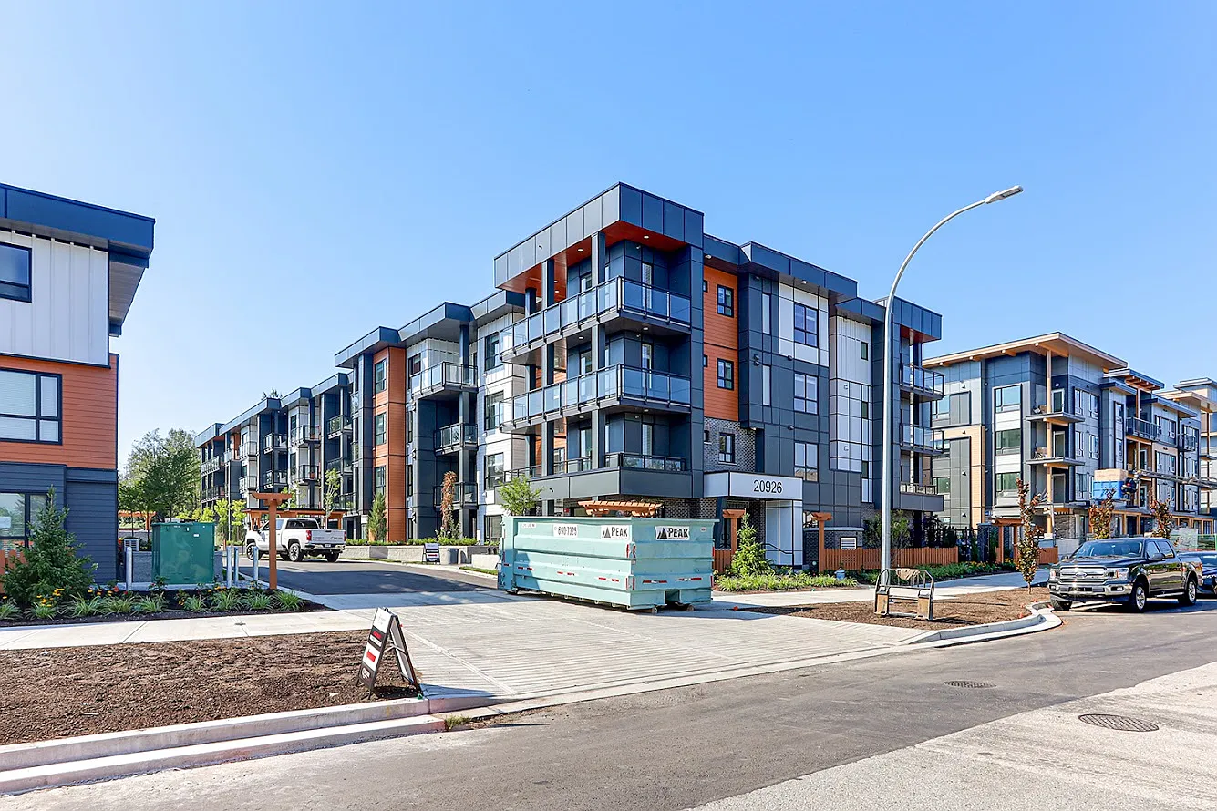 8233 208b St #424 photo 1