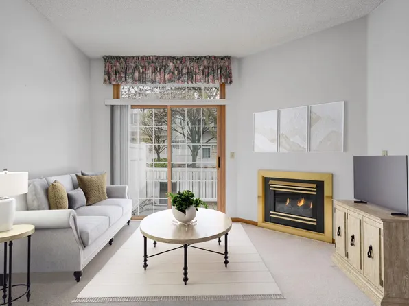 2645 Mallard Dr, Woodbury, MN 55125