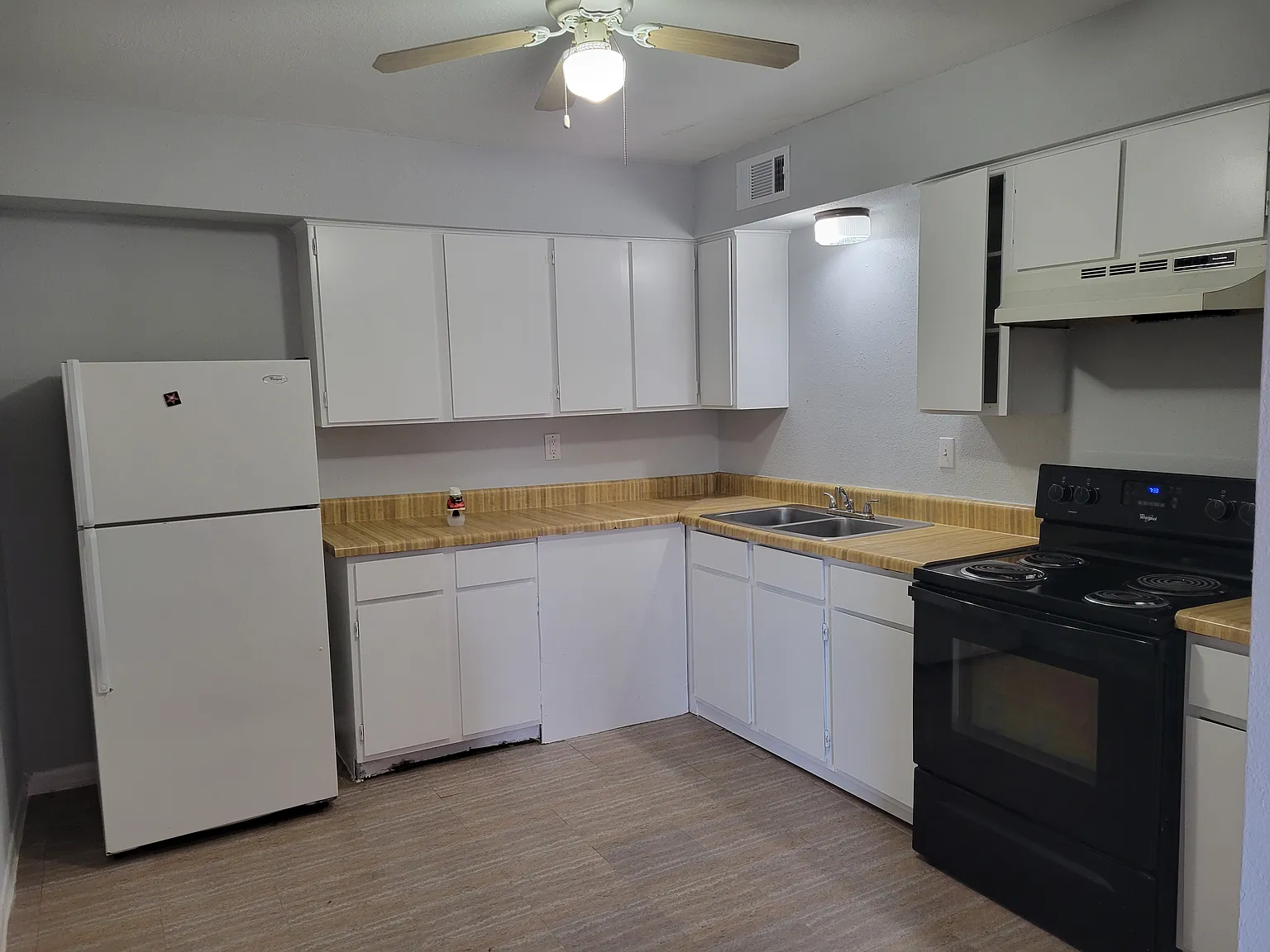 Laurel Apt — Photo 1
