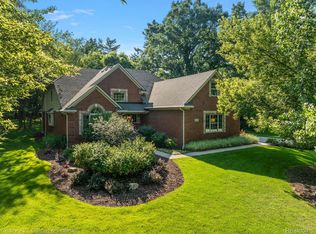4574 Clifford Rd, Brighton, MI 48116