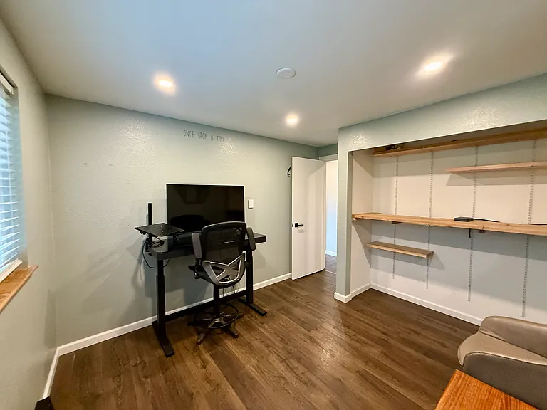 2185 Robyn Dr — Photo 10