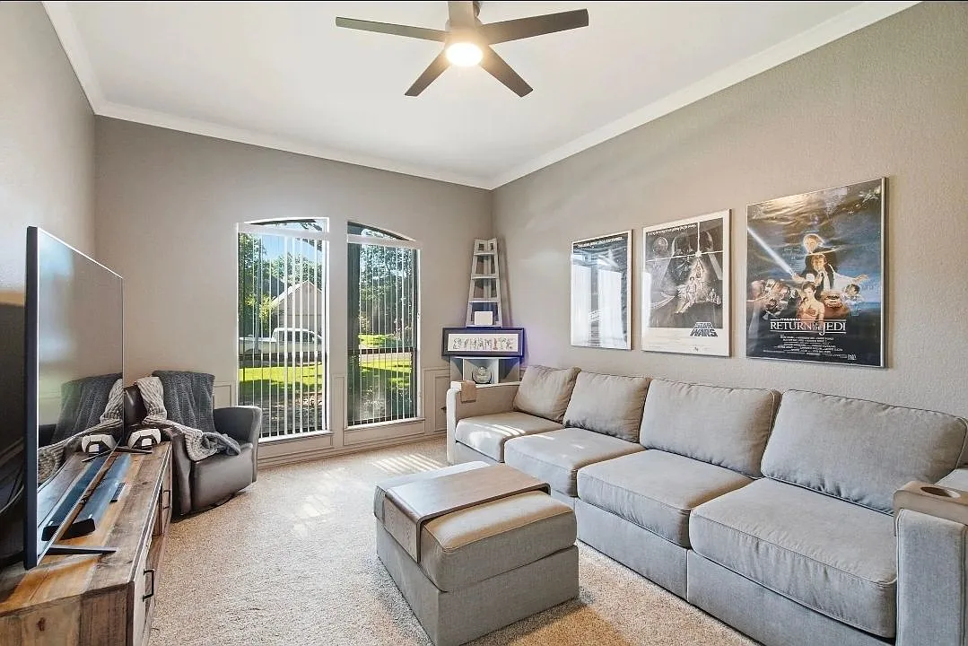 4 bed, 2.5 bath, 2330 sqft, $4,200 — Photo 1