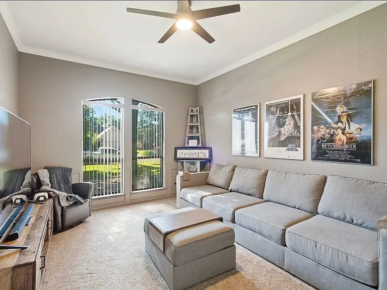 306 Country Manor Dr — Photo 1