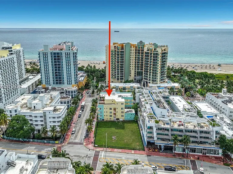 1460 Ocean Dr #404 — Photo 1
