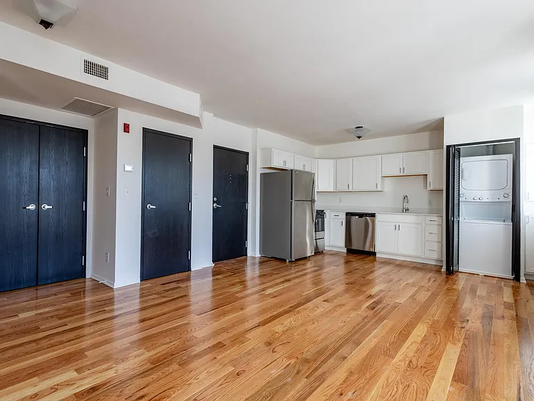 Rink Savoy Apartments — Photo 8