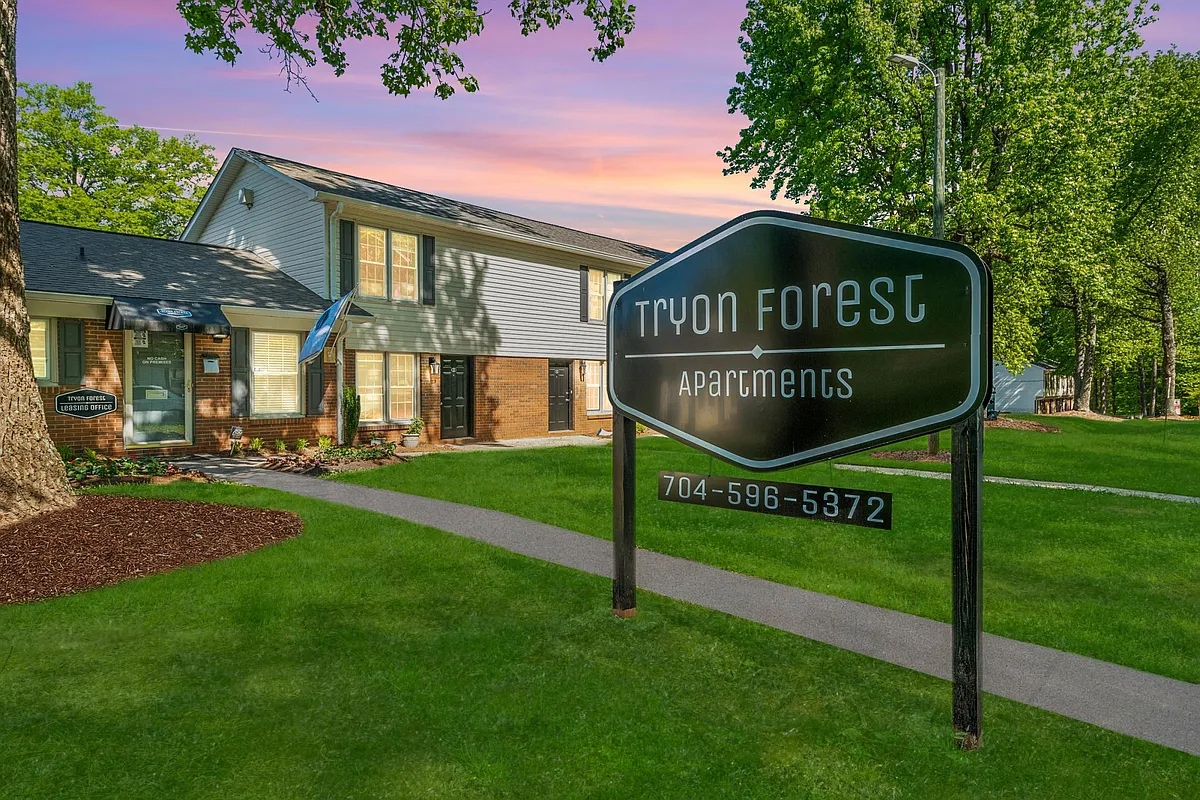 Building Photo - Tryon Forest