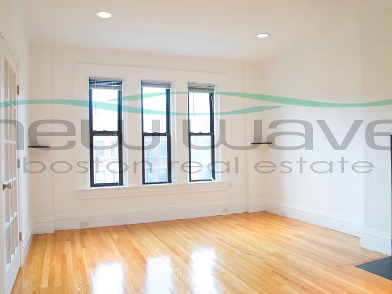 254 Newbury St #4 — Photo 1