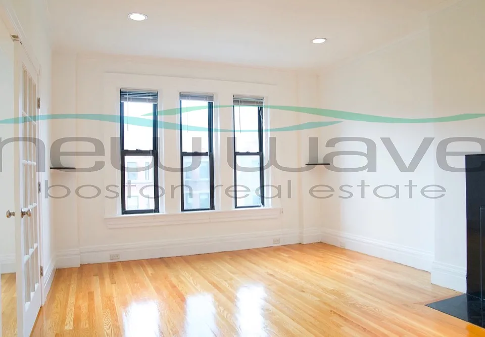 254 Newbury St #4