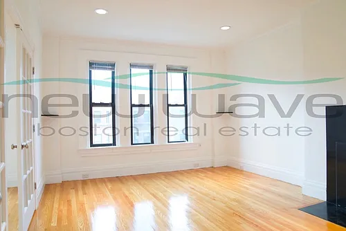 254 Newbury St Photo 1