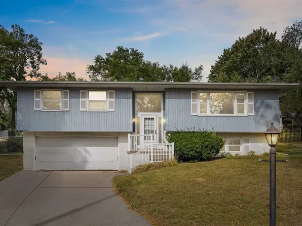 113 Potomac Dr, Iowa City, IA 52245