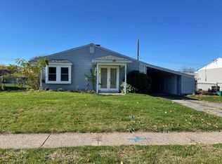 252 Pinewood Dr, Levittown, PA 19054