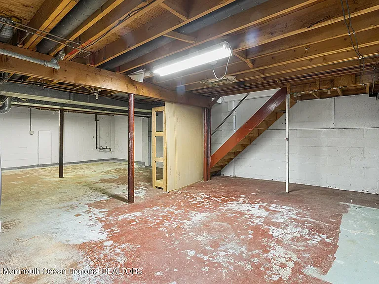 648 Longview Dr — Photo 15